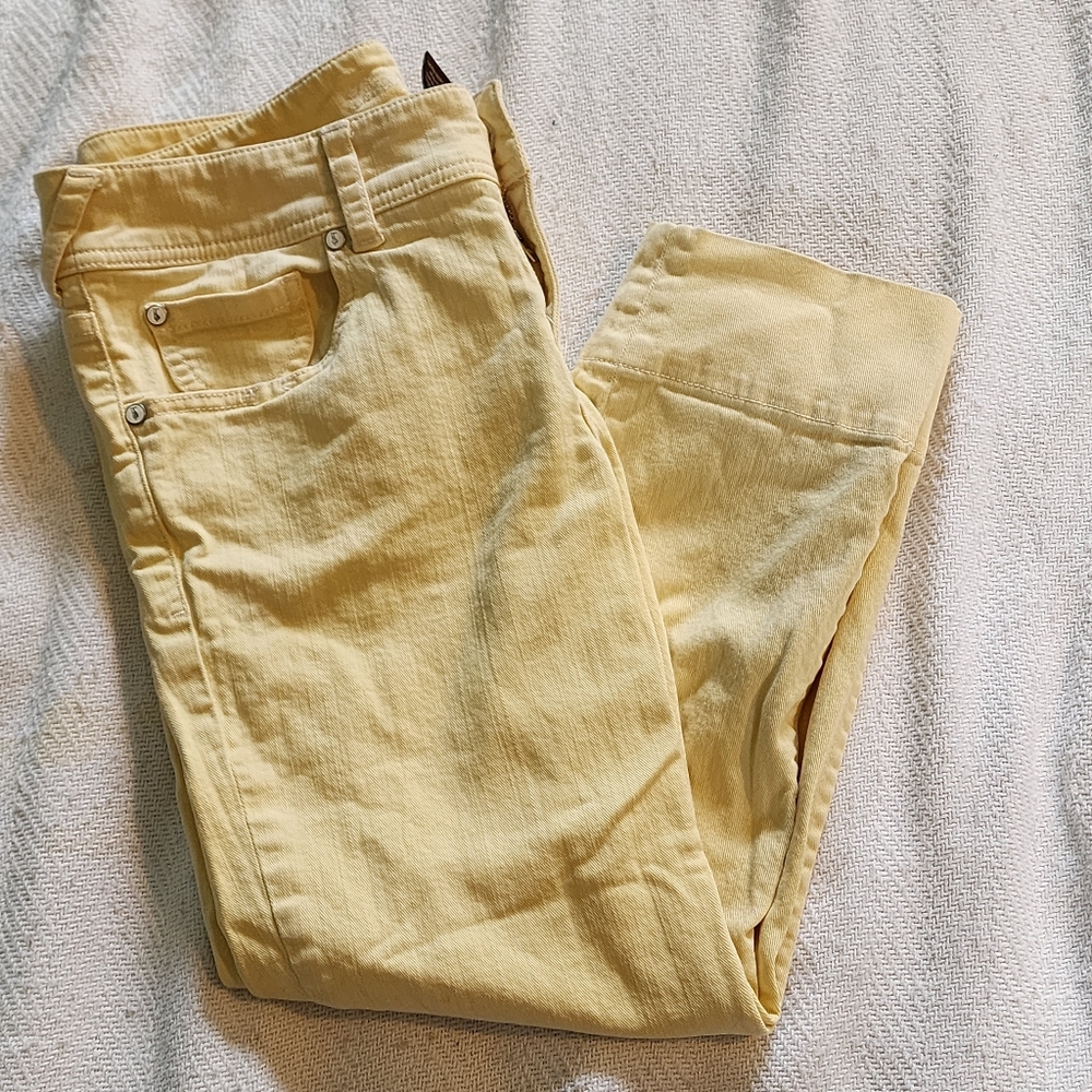 Tommy Bahama size 6 yellow jeans